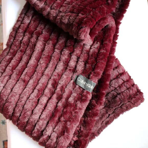 Calvin Klein Dark Purple Infinity Scarf Faux Fur Soft Luxurious One Size - Picture 1 of 5